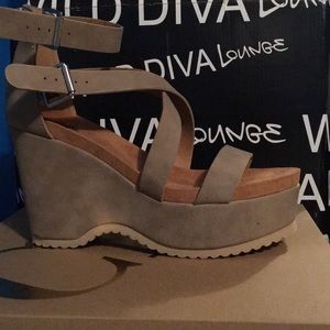 Taned heels size 8 never been weared